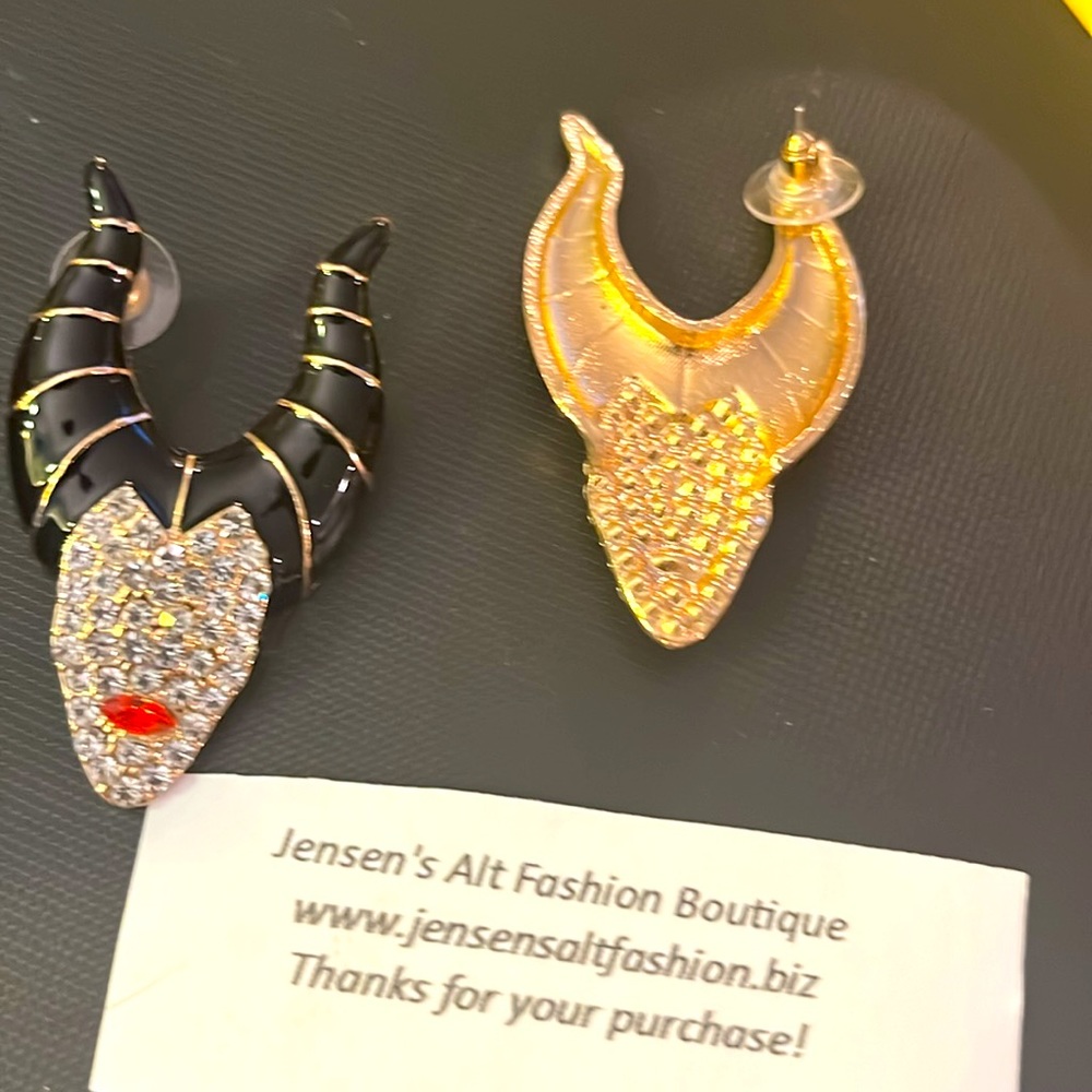 NWT ROSE GOLDV/SILVER ALLOY MALEFICIENT PROFILE CUBIC ZIRCONIA STUD EARRINGS